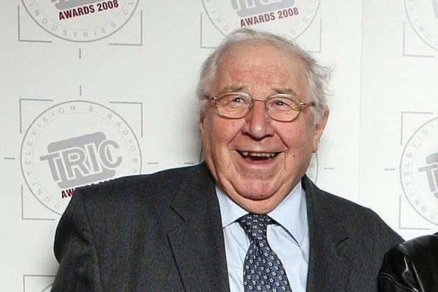 Antiques Roadshow's Henry Sandon dies aged 95-Addmorebusiness