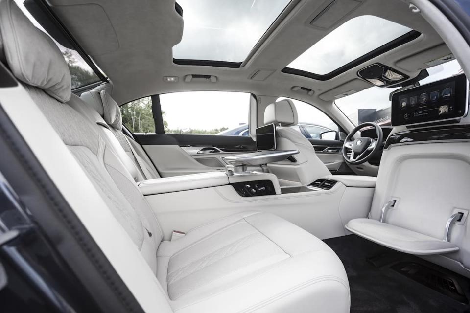 2016 BMW 7-Series Rear Seat