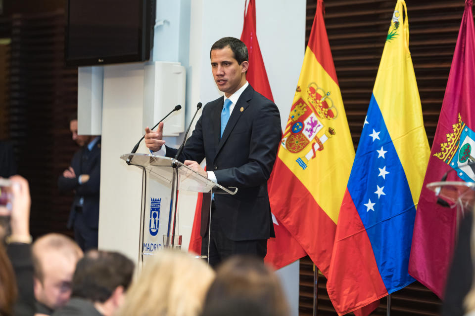 MADRID, SPAIN - JANUARY 25:  Juan Guaidó, Venezuelan opposition leader holds a press conference after receiving The Golden Key of Municipalism at the Palacio de Cibeles on January 25, 2020 in Madrid, Spain. The delivery of keys is a protocol gesture that is repeated every time a head of state is in the city on an official visit. This distinction is included in the Protocol Regulation of the Madrid City Council, signed in 1988.  (Photo by David Benito/Getty Images)