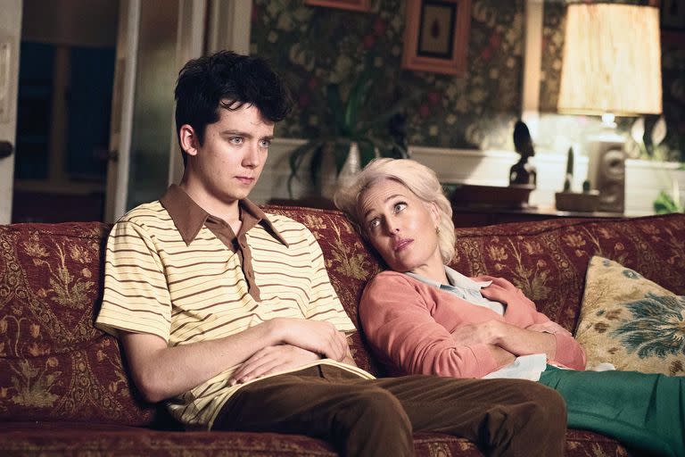 Asa Butterfield y Gillian Anderson protagonizan la ficción británica que se suma a la oferta del género que tiene la plataforma de streaming, como la surrealista Big Mouth y el falso documental American Vandal