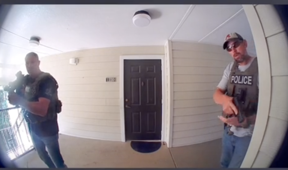 Heavily armed US marshals allegedly entered the wrong apartment (TikTok/ @yungkadaa)