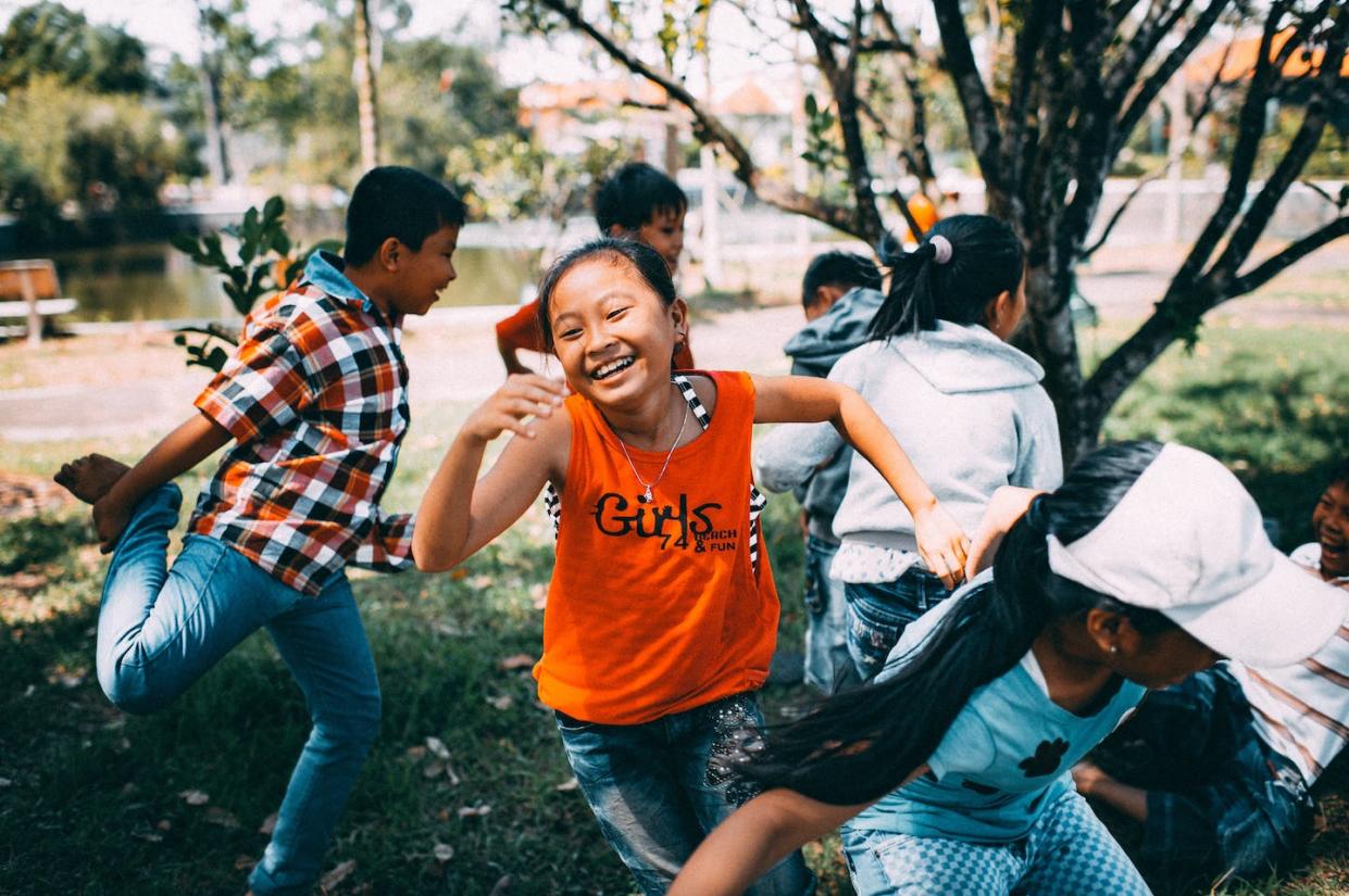 Knowing how to talk to kids about healthful eating is key. <a href="https://unsplash.com/photos/xtd3zYWxEs4" rel="nofollow noopener" target="_blank" data-ylk="slk:MI PHAM/Unsplash;elm:context_link;itc:0;sec:content-canvas" class="link ">MI PHAM/Unsplash</a>