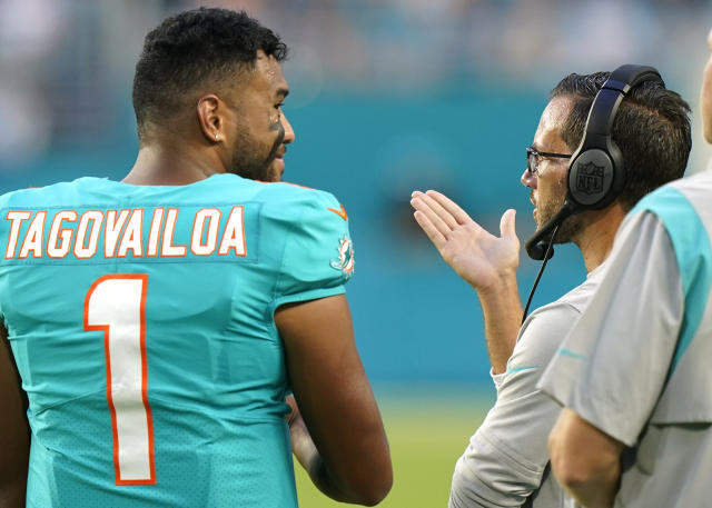 Tagovailoa, Hill connect early as Dolphins roll past Eagles