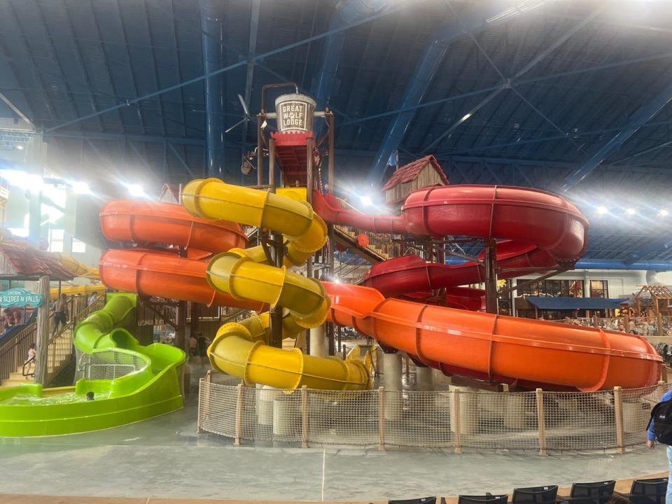 Waterslide loops crossing over in Great Wolf Lodge Maryland 