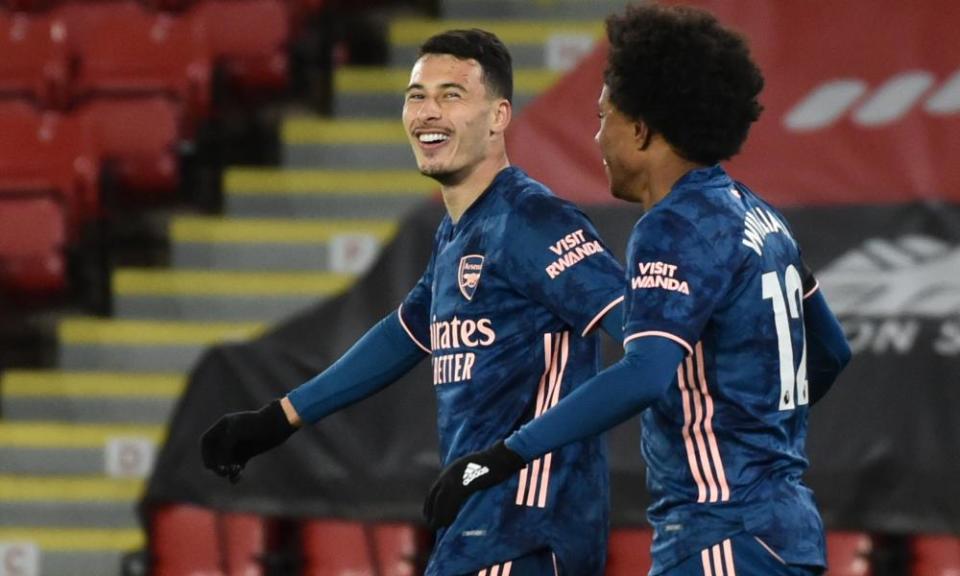 Gabriel Martinelli celebrates with Willian