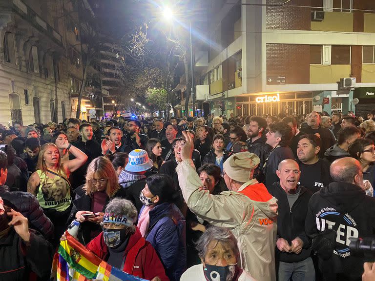 Organizaciones sociales marchan al domicilio de Cristina Kirchner