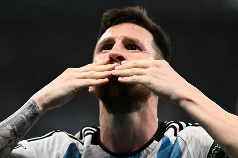 Lionel Messi celebra uno de los goles más importantes de su carrera: el 1 a 0 ante México en el Mundial 