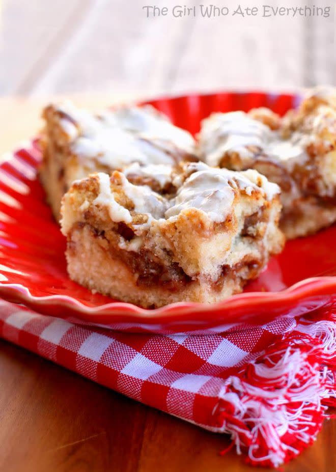 <p>Warm cinnamon apples, pecans and brown sugar come together to make this sweet streusel coffee cake. </p><p><strong>Get the recipe at <a rel="nofollow noopener" href="https://www.the-girl-who-ate-everything.com/apple-streusel-coffee-cake/" target="_blank" data-ylk="slk:The Girl Who Ate Everything.;elm:context_link;itc:0;sec:content-canvas" class="link ">The Girl Who Ate Everything.</a> </strong></p>