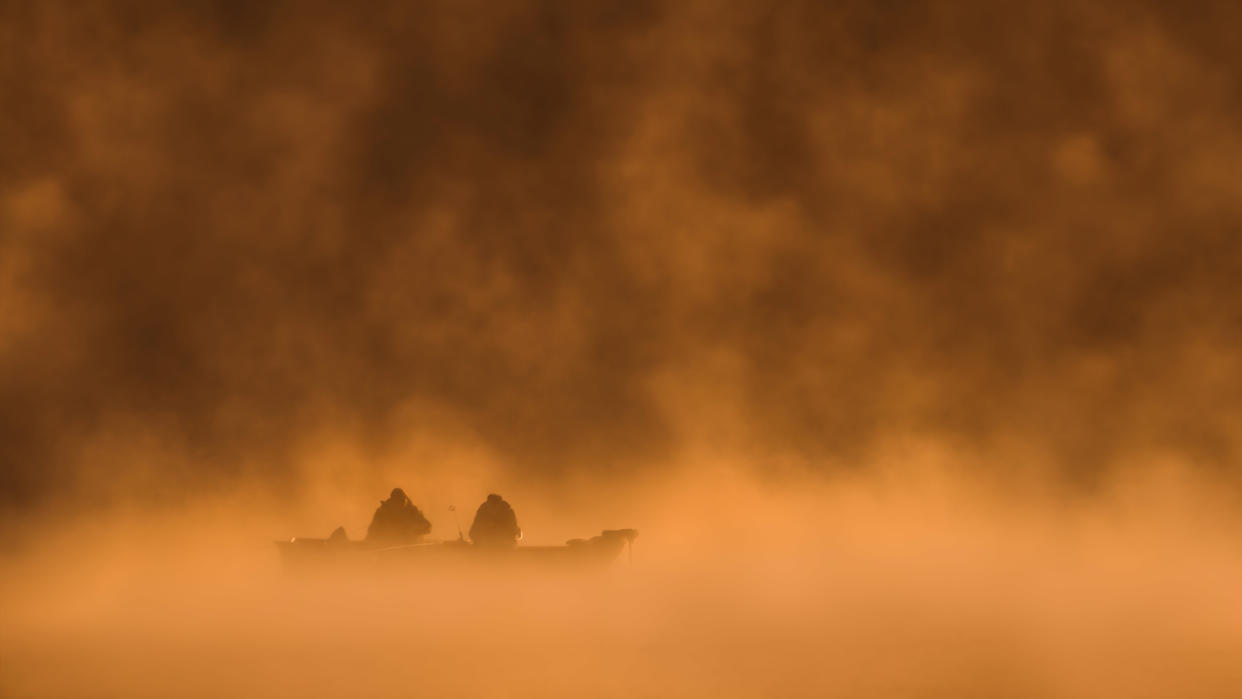 https://www.gettyimages.com/detail/photo/two-fishermen-in-a-boat-on-a-foggy-morning-royalty-free-image/1433221224?phrase=Boat+in+the+fog+2+people