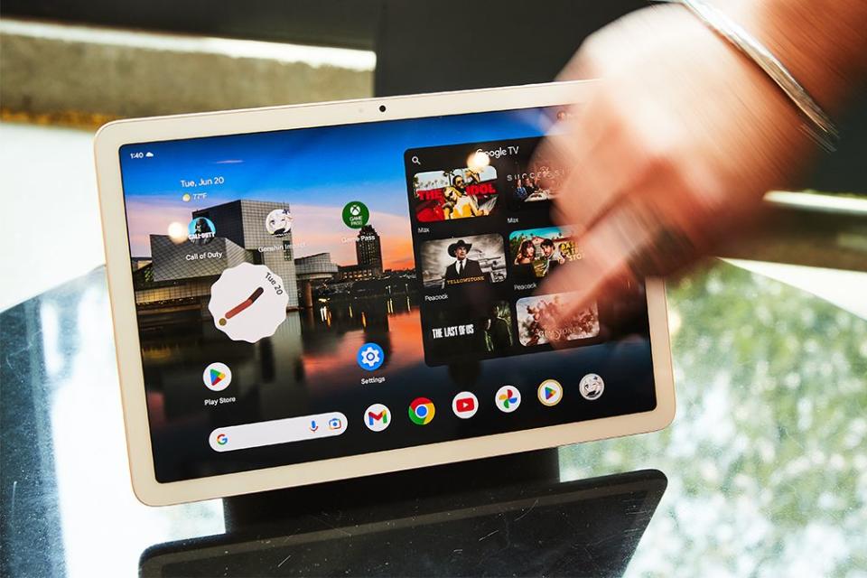 google pixel tablet docked