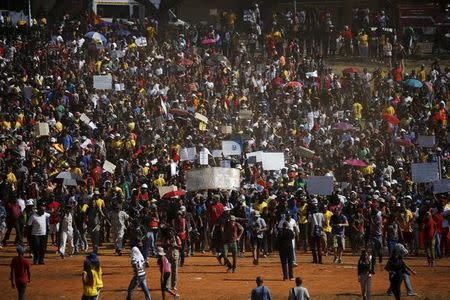 Protesters arrive during a protest over planned increases in tuition fees outside the Union building in Pretoria, October 23, 2015. REUTERS/Siphiwe Sibeko