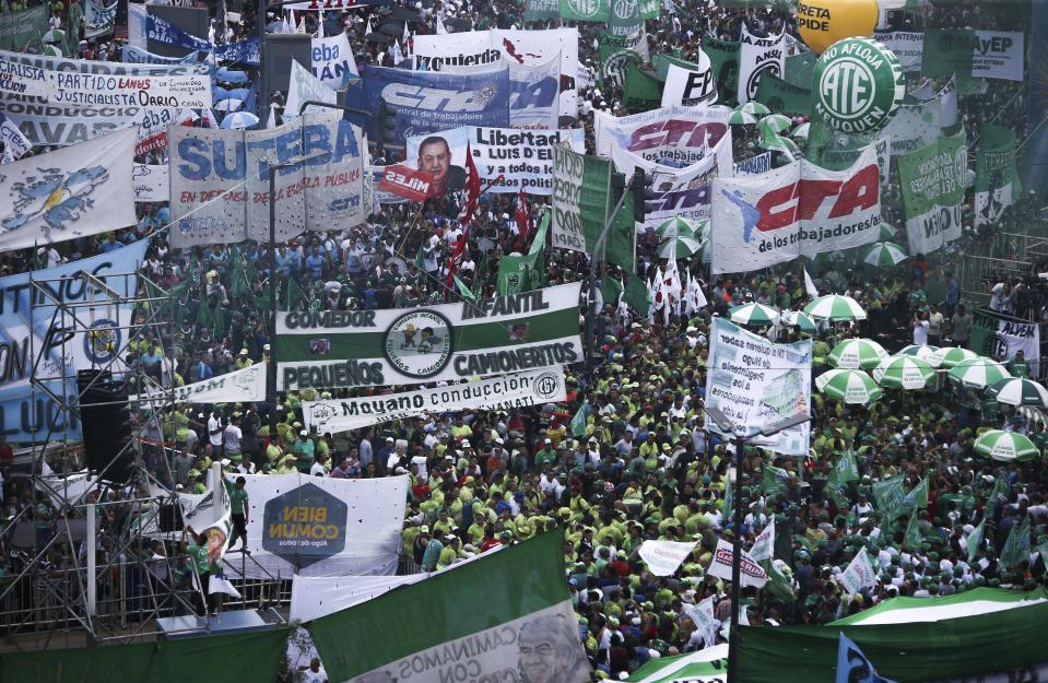 FOTOS: Tensión social en Argentina por protestas contra Macri