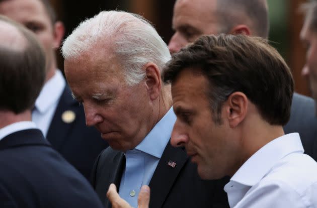 Le président des États-Unis, Joe Biden, lors d'un échange avec Emmanuel Macron sur les stratégies à adopter face aux pays producteurs de pétrole. (Photo: Lukas Barth via Reuters)