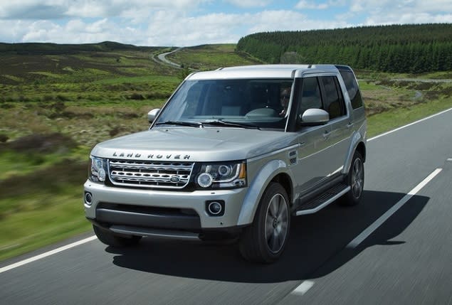 2016 Land Rover LR4 front quarter photo