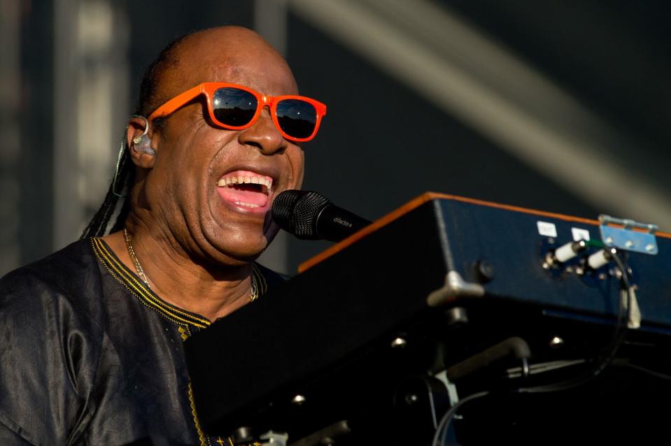 Soul-Legende Stevie Wonder hat neun Kinder von fünf Frauen. Dabei war er nur zweimal verheiratet ... Die jüngste Tochter des heute 71-Jährigen kam 2014 auf die Welt. (Bild: Ben A. Pruchnie/Getty Images)