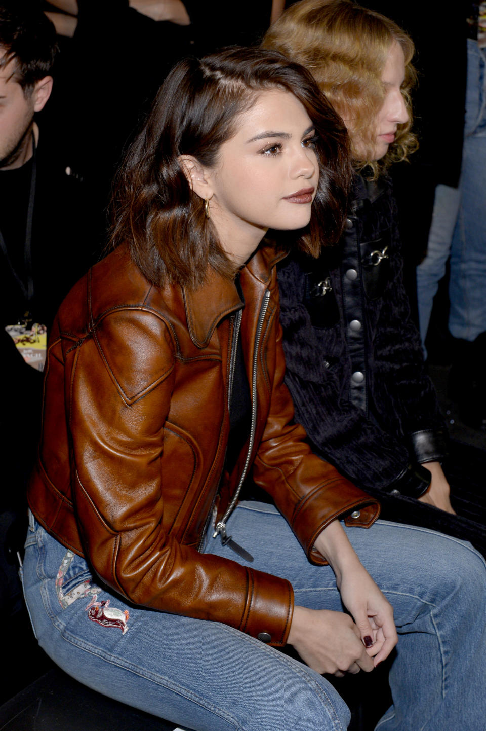 <p>Selena Gómez, quien ya vive con su novio The Weeknd en un apartamento lujoso en Greenwich Village, en la Gran Manzana, asistió anoche al desfile de Coach 1941 en la Semana de la Moda de Nueva York y lució preciosa con este look muy urbano de jeans y chaqueta de cuero/Getty Images </p>