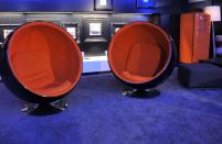 <p>Whether you call them ball chairs or pod chairs or egg chairs or globe chairs, these seats were comforting and cozy. </p>