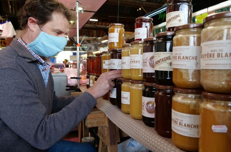 Warm spring brings bumper harvest to French beekeepers outside Paris