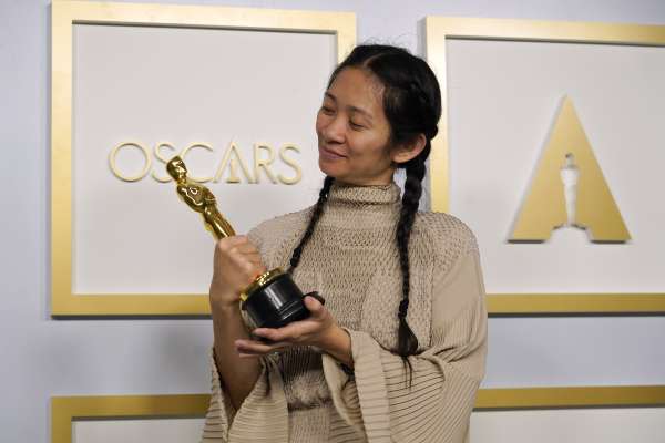 最佳導演《游牧人生》趙婷，是奧斯卡首位華人女性獲獎。