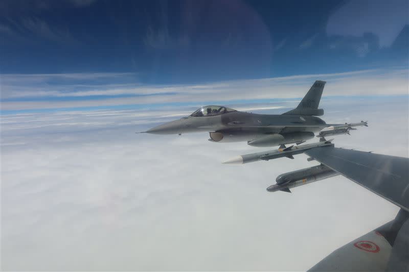 F-16戰鬥機23日執行空中戰鬥巡邏任務（圖／國防部提供）