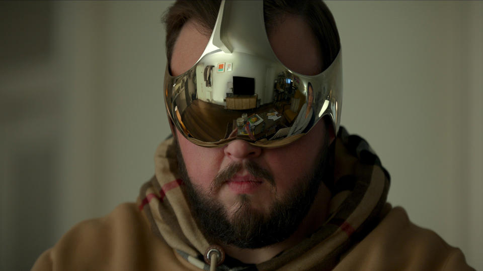 Jack Rooney wears one of the mysterious VR headsets in Netflix's 3 Body Problem TV show