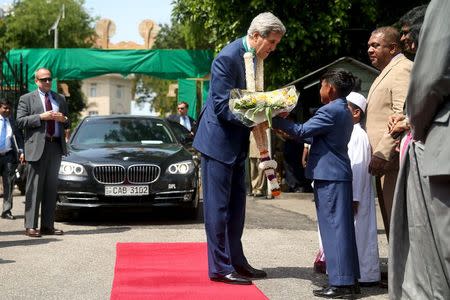 U.S. Secretary of State John Kerry is greeted by children as he arrives for a meeting with Sri Lankan Foreign Minister Mangala Samaraweera (R) at the Ministry of Foreign Affairs in Colombo, Sri Lanka May 2, 2015. REUTERS/Andrew Harnik/Pool