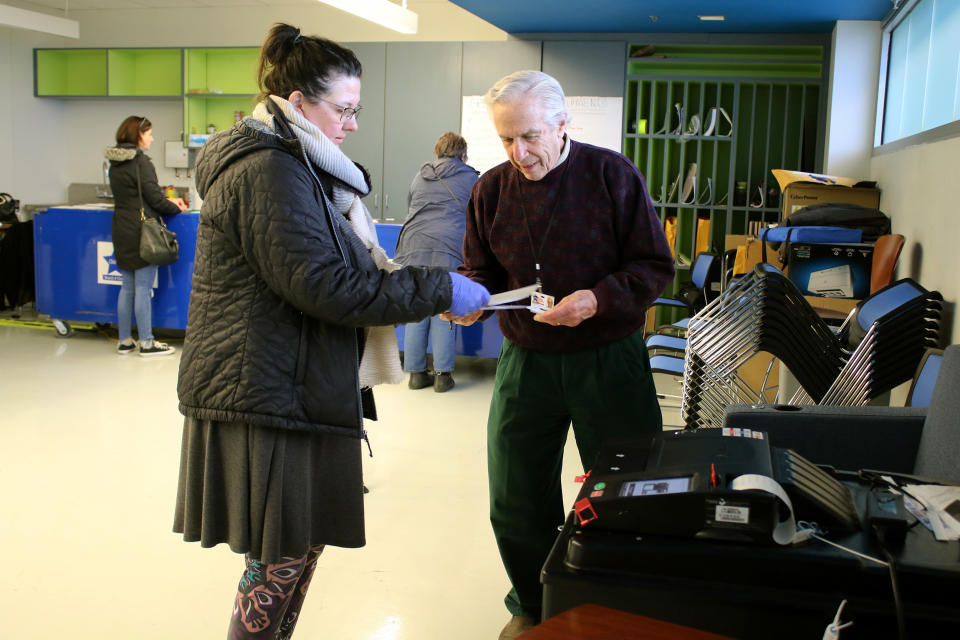 Image: Early voting in Chicago (Noreen Nasir / AP file)