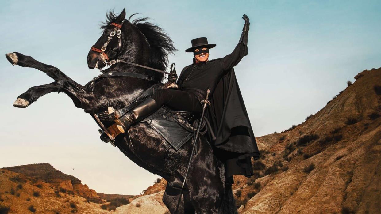 Jean Dujardin est Zorro dans une nouvelle série dédiée au vengeur masqué, sur Paramount+ et France Télévisions