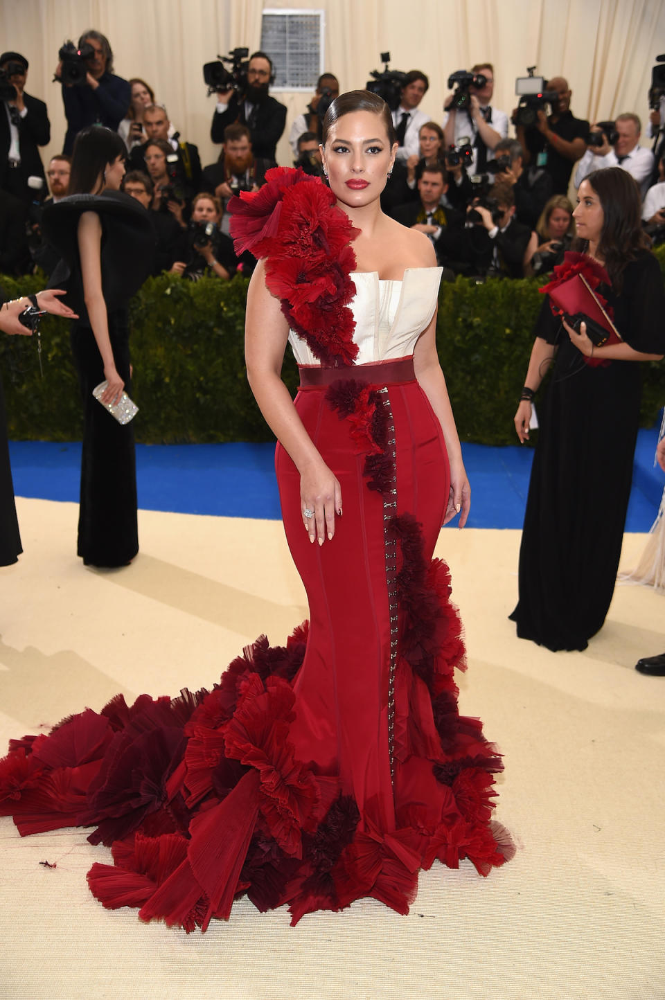 <p>The curvy model wore a red and white custom look from fast fashion label H&M. (Photo by Dimitrios Kambouris/Getty Images) </p>