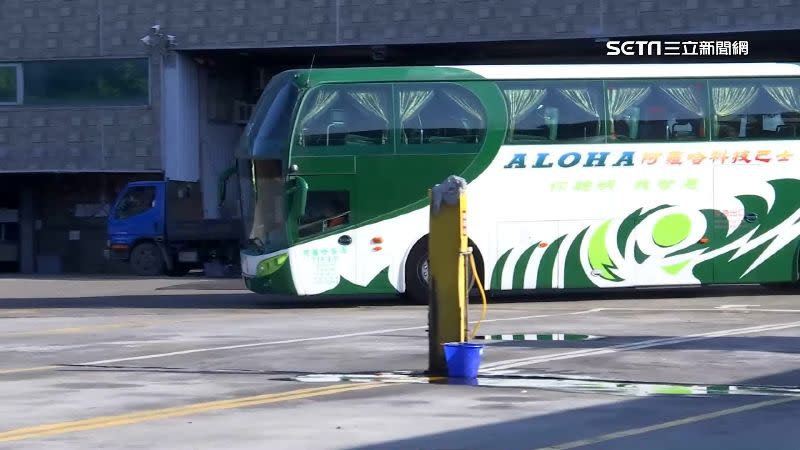 搭乘人數的減少，阿羅哈客運宣布停業。