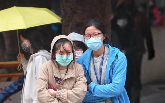 下波強冷空氣下周三(30日)南下，氣象專家彭啟明表示，預測這波冷空氣偏乾冷，最冷時刻在下周三、四(12月1日、2日) 可能會創下今年下半年的新低溫紀錄。(陳信翰攝)