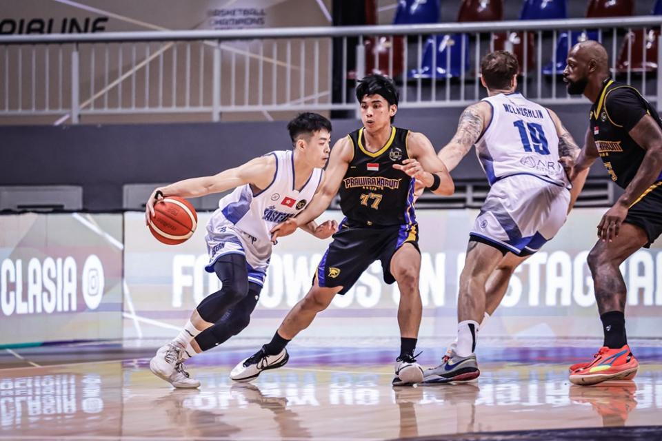 陳兆榮（左）（圖：FIBA）