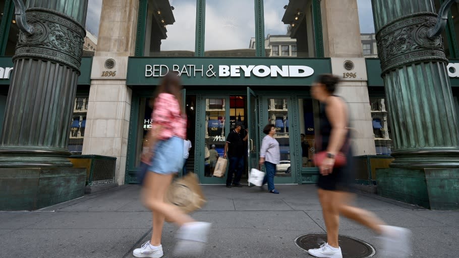 La entrada de una tienda de Bed Bath & Beyond