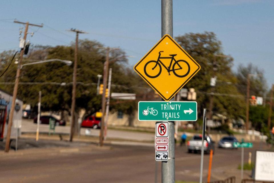 A sign on East 4th Street guides cyclists to a bike path near an intersection South Sylvania Avenue in Fort Worth on Saturday, March 18, 2023. The city is estimated to begin construction in December for new bicycle lanes in the neighborhood.