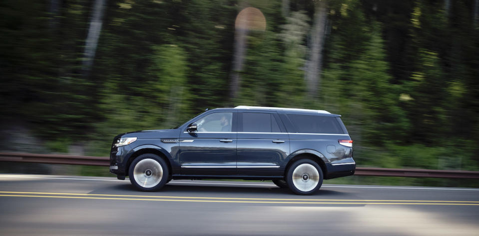 2022 Lincoln Navigator_Flight Blue Reserve_12.jpg