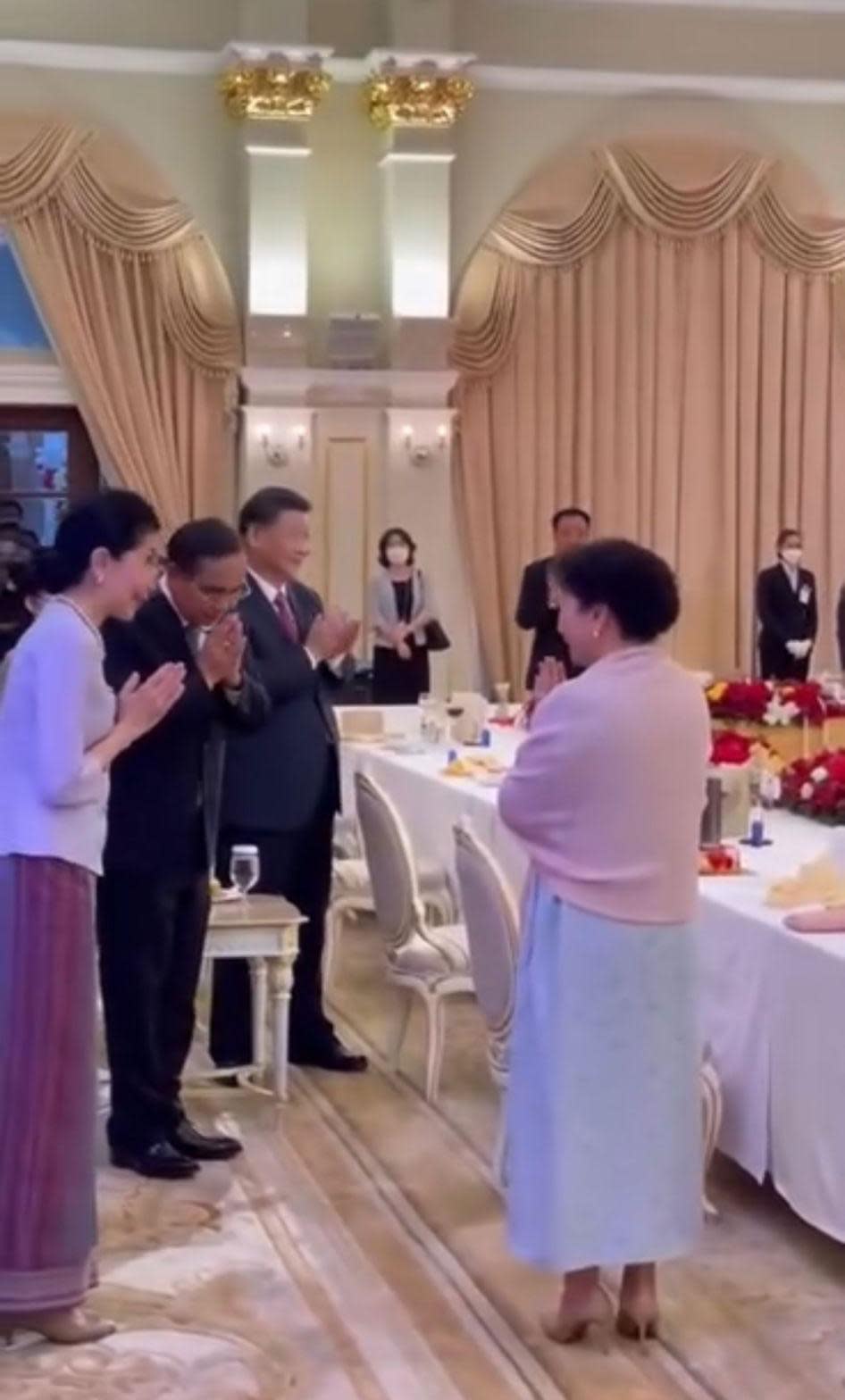 The Prayuts congratulated Peng Liyuan on his birthday.  (reposted from twitter)