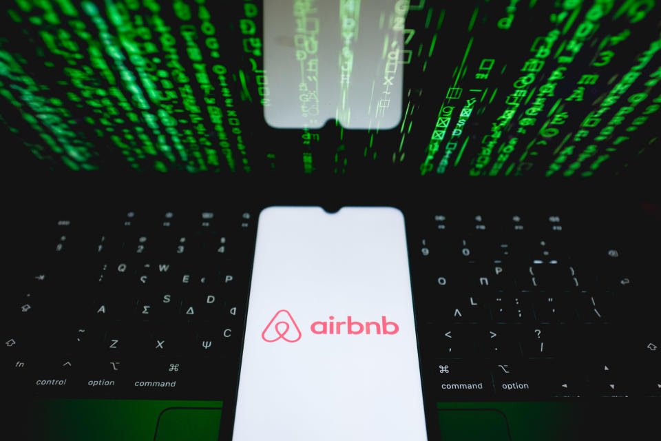 Airbnb tiene una valoración bursátil superior a la de Hyatt Hotels Corporation y Marriott International juntas.  (Foto: by Nikolas Kokovlis/NurPhoto via Getty Images)