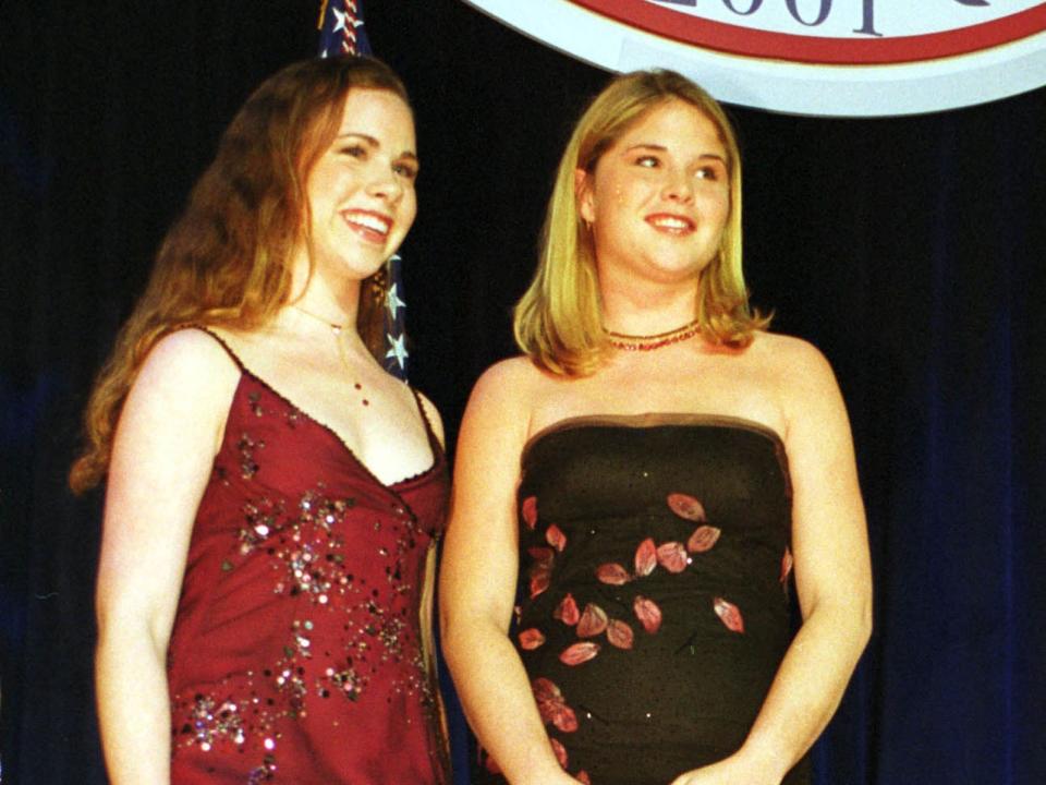 barbara and jenna bush attend the inaugural ball in 2001
