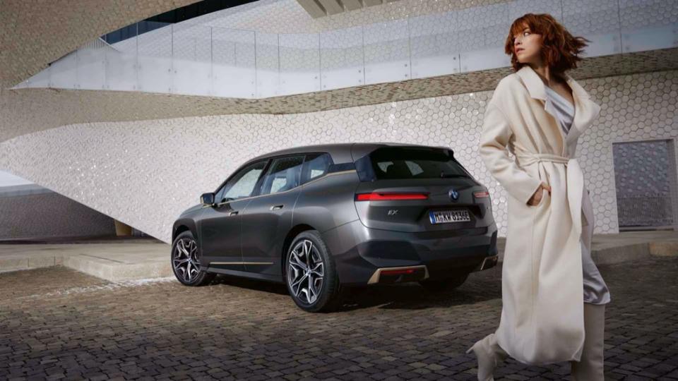 BMW iX有著跟X5接近的車長，軸距也有3,000mm的水準。(圖片來源/ BMW)