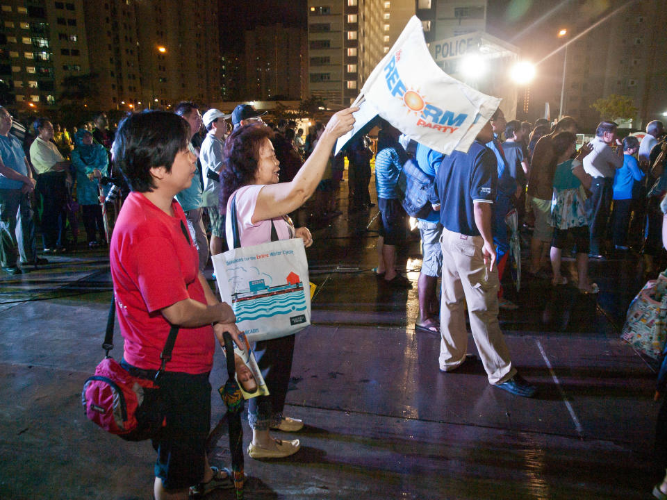 Reform Party volunteers were giving out flyers and flags during the rally. (Yahoo! photo/Alvin Ho)