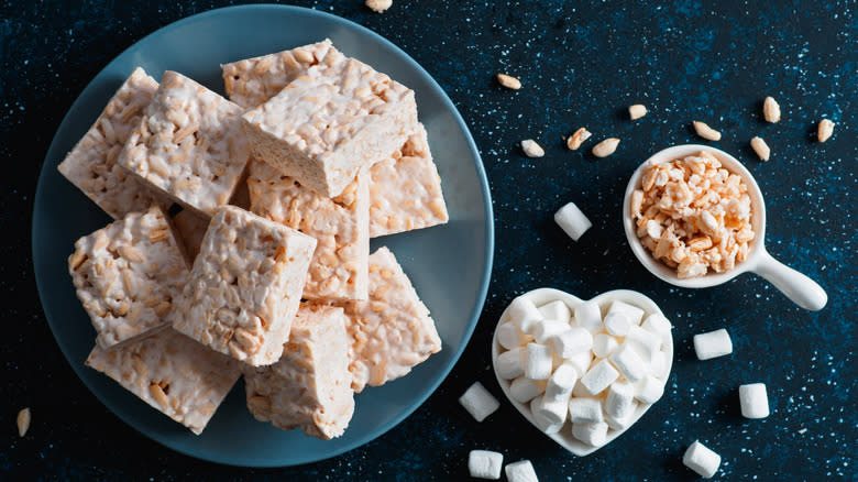 rice krispies treats with marshmallows