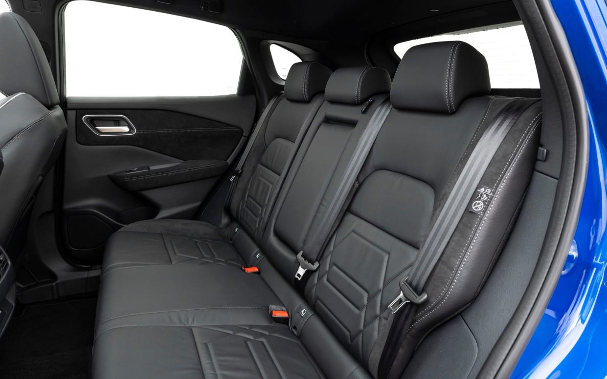 The rear seats of Nissan Qashqai 190 e-POWER Tekna Automatic