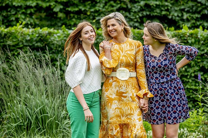 Máxima de Holanda con sus hijas