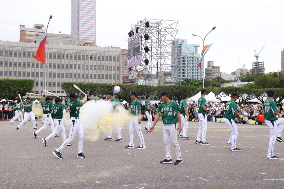 國立台灣體育大學棒球隊受邀在賴清德總統與蕭美琴副總統就職典禮中擔任其中一段表演節目。圖 / 陳賜哿 攝