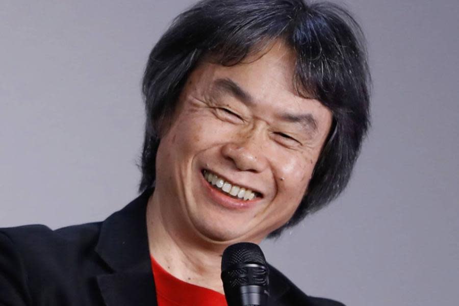 Miyamoto y los actores de Super Mario Bros. La Película cantan el tema del fontanero