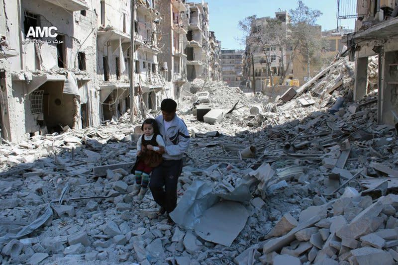 敘利亞內戰兵連禍結，大城阿勒坡（Aleppo）平民處境最為悲傪（AP）