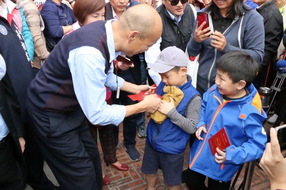 韓國瑜今赴三民區玉皇宮參香祈福。