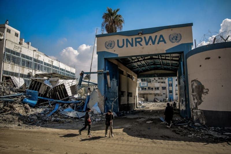 Palestinians examine the damage to the United Nations Relief and Works Agency for Palestine Refugees (UNRWA) buildings on their way back to their homes in the wake of the Israeli army withdrew from North of Gaza City. Omar Ishaq/dpa