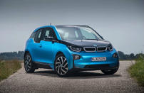 <p>La evolución del BMW i3 trae una serie de mejoras en su batería que le permiten contar con una autonomía de 185 kilómetros. La potencia de este modelo de la prestigiosa marca alemana es de 170CV y su precio 38.200 euros. (Foto: BMW). </p>