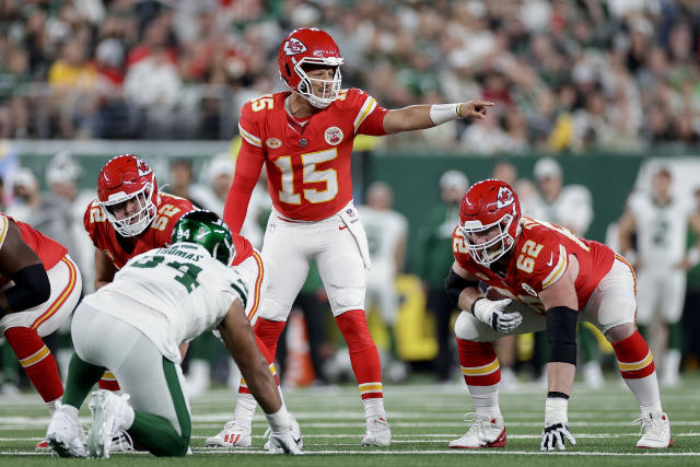 Aaron Rodgers Reappears At MetLife Stadium For Jets-Chiefs Game